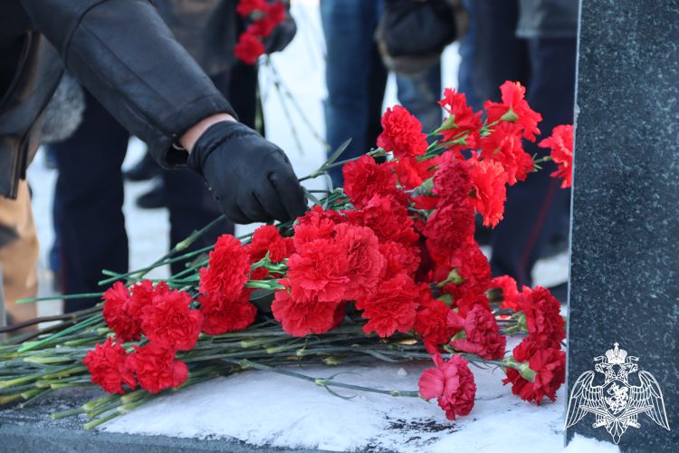Сотрудники Управления Росгвардии по Магаданской области почтили память погибших в локальных вооруженных конфликтах