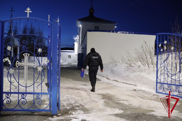 Сотрудники ОМОН обеспечили безопасность проведения новогодних праздников
