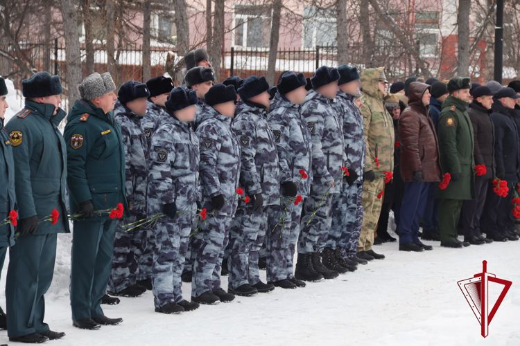В Магадане росгвардейцы почтили память воинов, исполнявших служебный долг за пределами Отечества