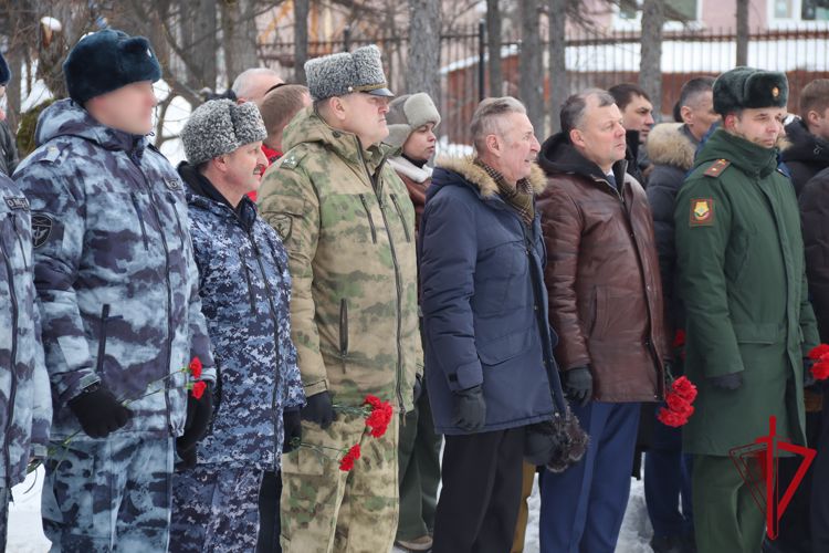 В Магадане росгвардейцы почтили память воинов, исполнявших служебный долг за пределами Отечества