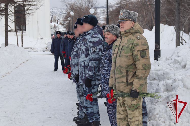 В Магадане росгвардейцы почтили память воинов, исполнявших служебный долг за пределами Отечества