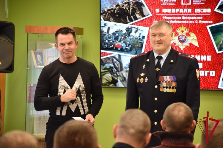 Торжественная встреча ветеранов и сотрудников магаданского СОБР прошла в библиотеке им. О.Куваева