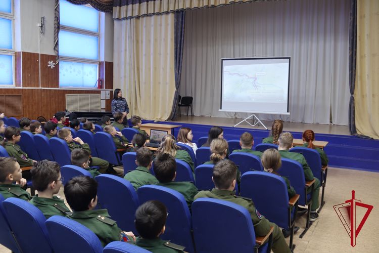 Магаданские росгвардейцы познакомили учащихся подшефных классов с историей великой Сталинградской битвы