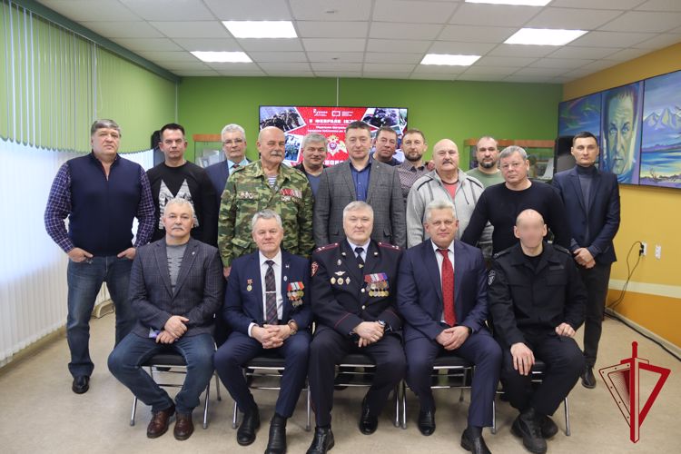 Торжественная встреча ветеранов и сотрудников магаданского СОБР прошла в библиотеке им. О.Куваева