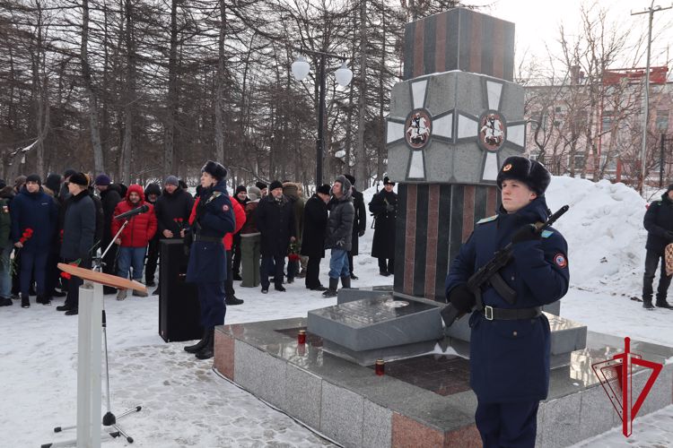 В Магадане росгвардейцы почтили память воинов, исполнявших служебный долг за пределами Отечества