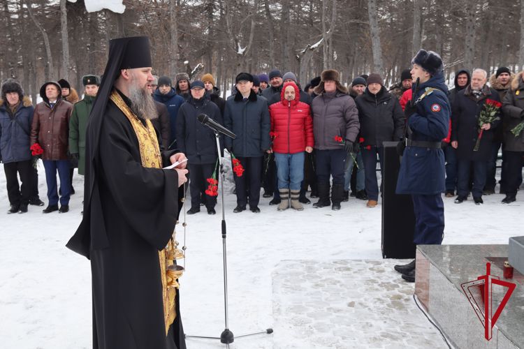 В Магадане росгвардейцы почтили память воинов, исполнявших служебный долг за пределами Отечества
