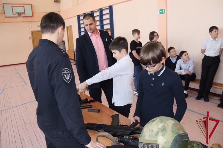 В Магадане продолжается всероссийская акция Росгвардии «Неделя мужества»