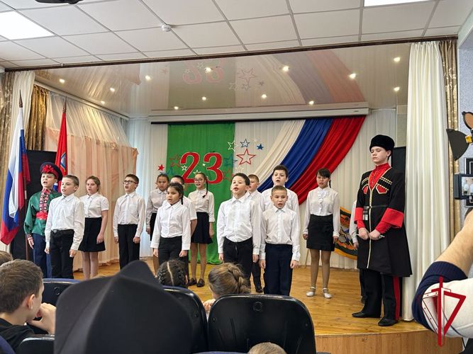 Росгвардейцы и сотрудники УФСБ России по Магаданской области поздравили воспитанников подшефного детского дома