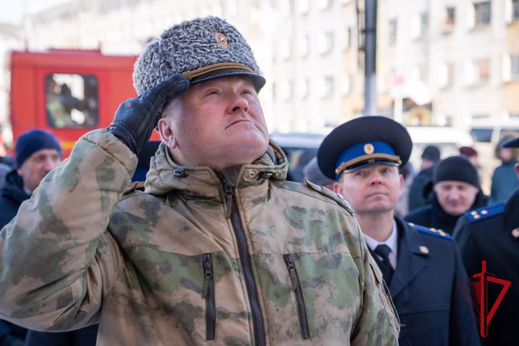Начальник регионального управления Росгвардии Николай Терехов принял участие в церемонии открытия мемориальной доски Герою Советского союза Николаю Логунову