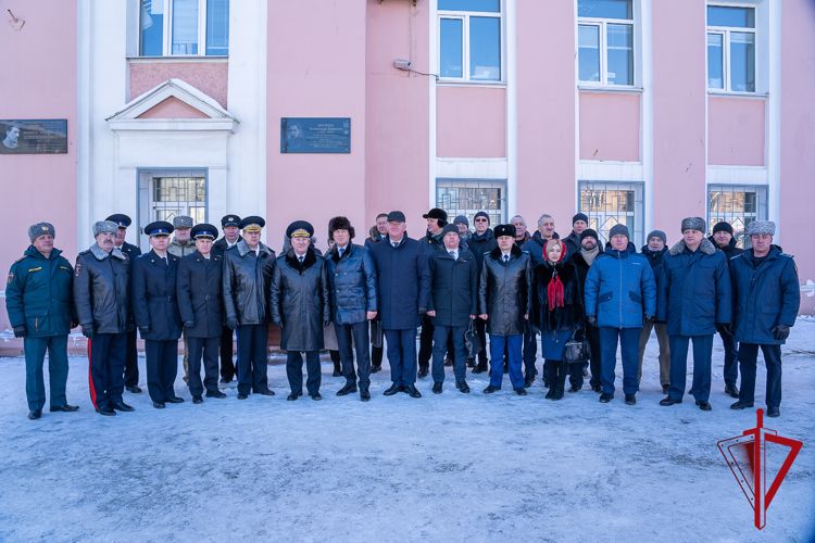 Начальник регионального управления Росгвардии Николай Терехов принял участие в церемонии открытия мемориальной доски Герою Советского союза Николаю Логунову
