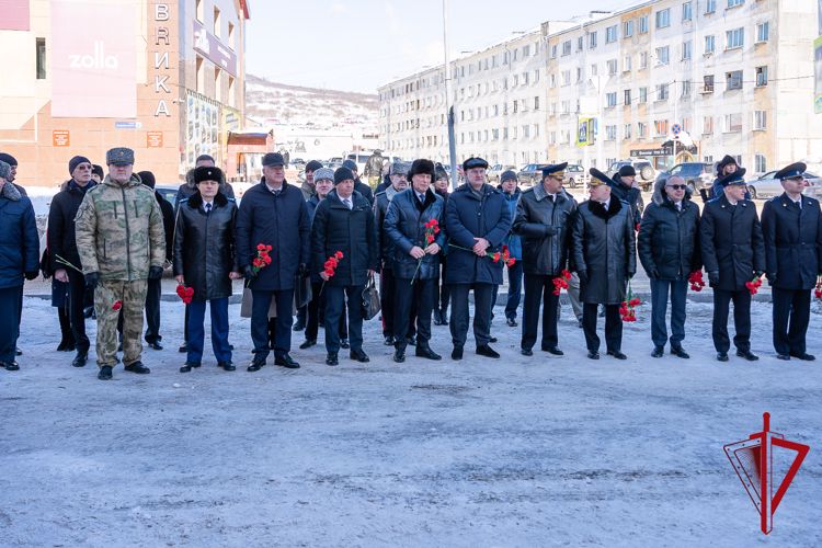 Начальник регионального управления Росгвардии Николай Терехов принял участие в церемонии открытия мемориальной доски Герою Советского союза Николаю Логунову