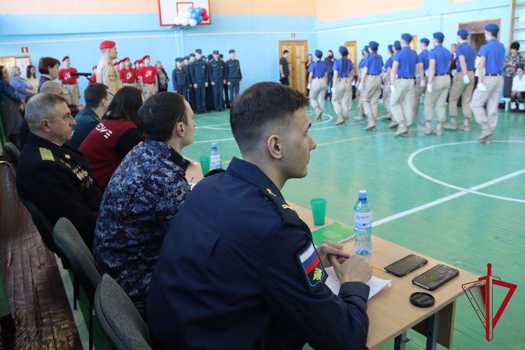 Росгвардейцы стали почетными членами жюри городских смотров строя и песни