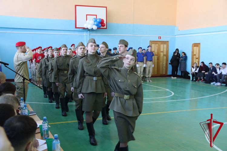 Росгвардейцы стали почетными членами жюри городских смотров строя и песни
