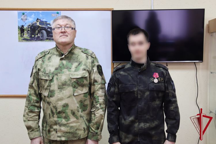 Магаданским росгвардейцам вручили государственные и ведомственные награды в преддверии профессионального праздника