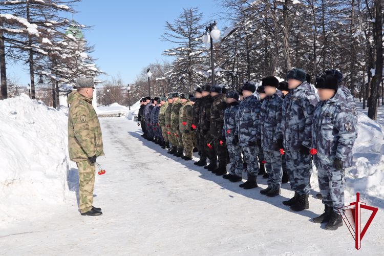 Магаданским росгвардейцам вручили государственные и ведомственные награды в преддверии профессионального праздника