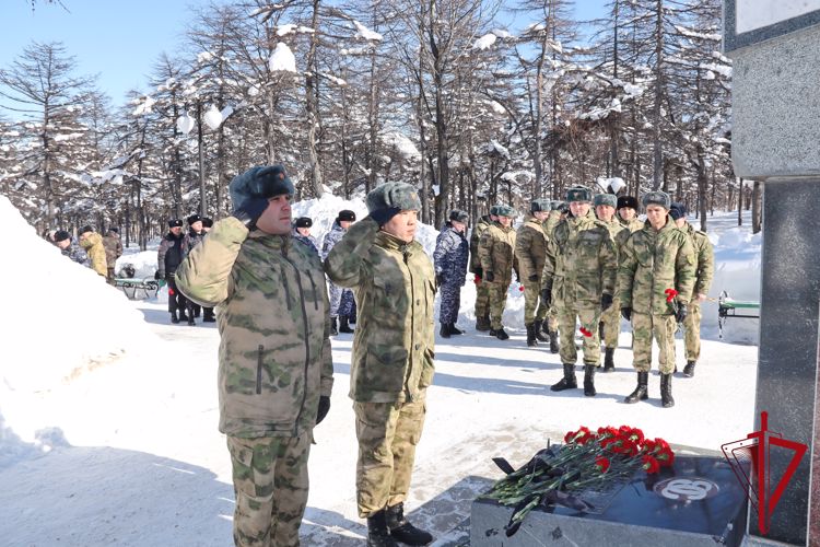 Магаданским росгвардейцам вручили государственные и ведомственные награды в преддверии профессионального праздника