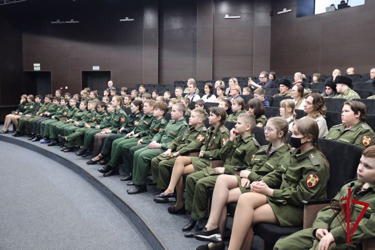 Юных гвардейцев поздравили с Днем войск национальной гвардии Российской Федерации