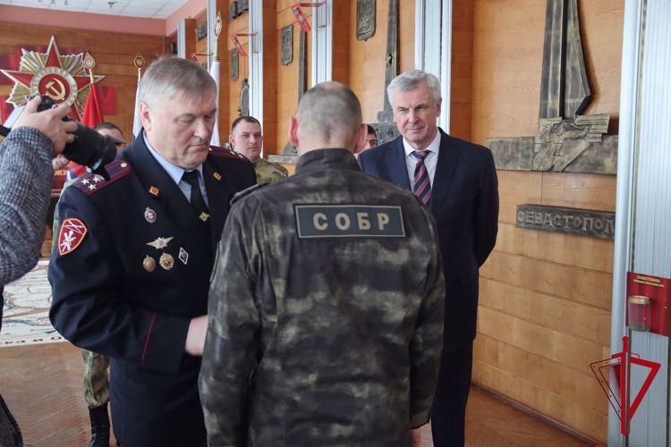 Росгвардейцам – участникам СВО вручили государственные награды