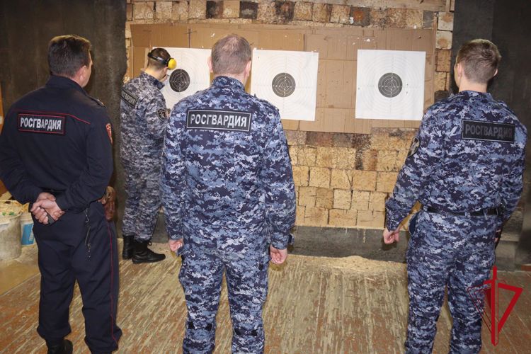 В Магадане прошли соревнования по стрельбе среди сотрудников и военнослужащих Росгвардии