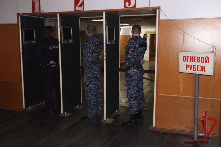 В Магадане прошли соревнования по стрельбе среди сотрудников и военнослужащих Росгвардии