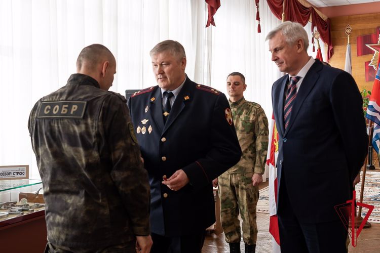 Росгвардейцам – участникам СВО вручили государственные награды