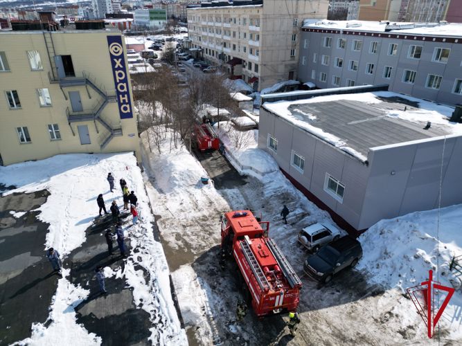 В Магадане состоялись вторые совместные пожарно-тактические занятия сотрудников Росгвардии и ГУ МЧС России по Магаданской области