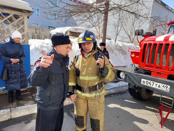 В Магадане состоялись вторые совместные пожарно-тактические занятия сотрудников Росгвардии и ГУ МЧС России по Магаданской области
