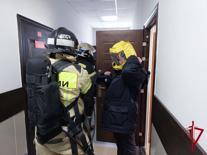 В Магадане состоялись вторые совместные пожарно-тактические занятия сотрудников Росгвардии и ГУ МЧС России по Магаданской области