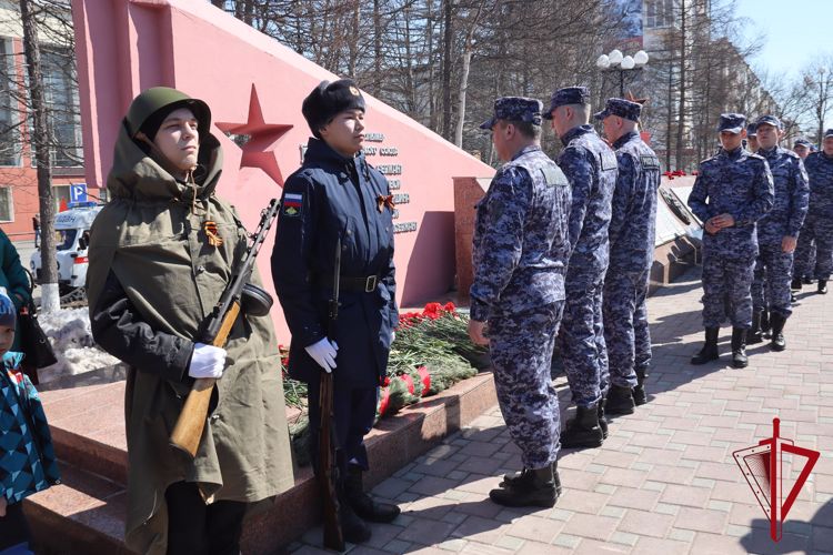 В Магадане росгвардейцы почтили память героев Великой Отечественной войны и специальной военной операции