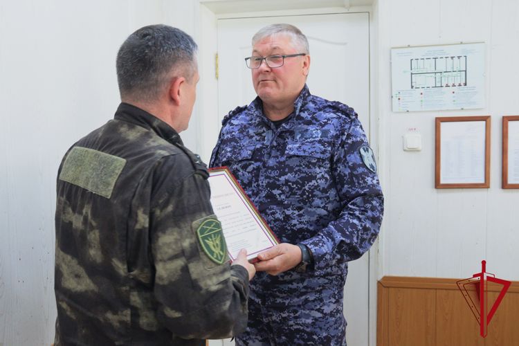 Магаданским росгвардейцам вручили благодарственные письма полномочного представителя Президента РФ в ДФО