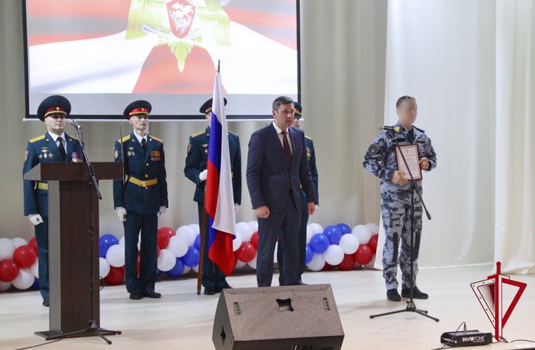 Магаданским росгвардейцам вручили благодарственные письма полномочного представителя Президента РФ в ДФО