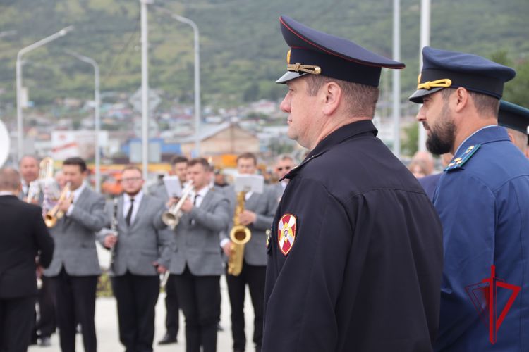 В День города руководство Управления Росгвардии по Магаданской области Магадане приняло участие в возложении цветов