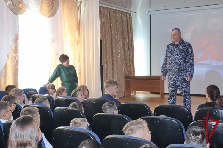 Военнослужащие Росгвардии и ФСБ встретились с воспитанниками подшефного Магаданского областного детского дома в поселке Ола