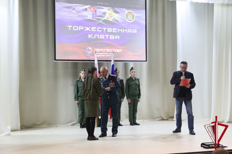 В Магадане кадеты профильных классов Росгвардии приняли присягу