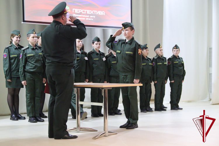 В Магадане кадеты профильных классов Росгвардии приняли присягу
