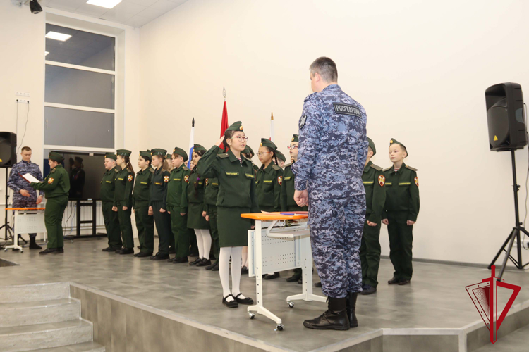 МАГАДАНСКИЕ КАДЕТЫ ПРОФИЛЬНОГО КЛАССА РОСГВАРДИИ ПРИНЕСЛИ КЛЯТВУ