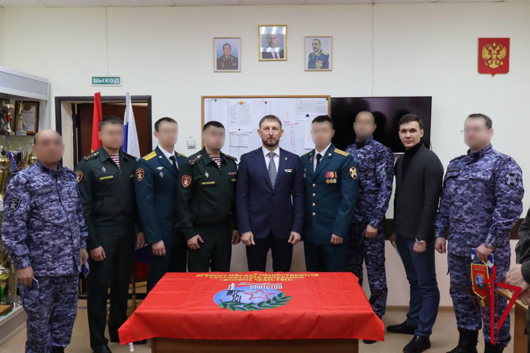 8 сотрудников и военнослужащих Росгвардии пополнили ряды «Боевого братства» в Магадане