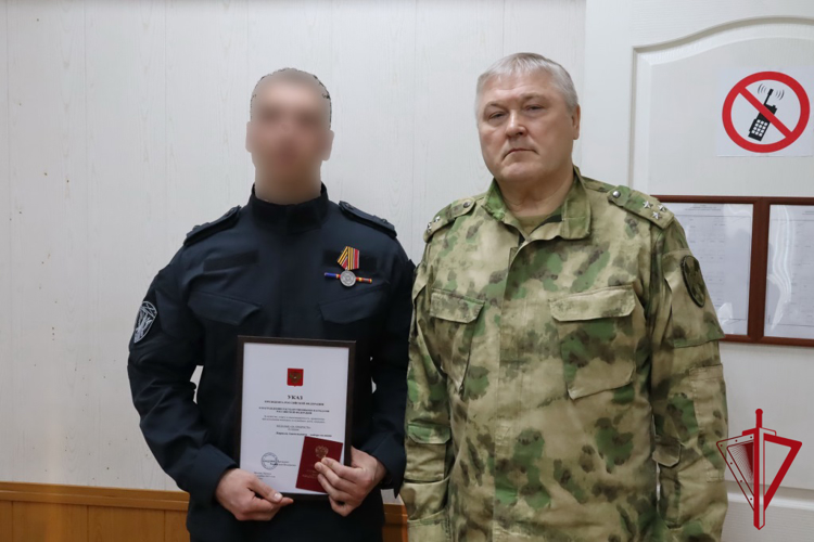 Сотрудникам и военнослужащим Росгвардии, отличившимся при выполнении боевых задач в ходе СВО, вручили государственные награды