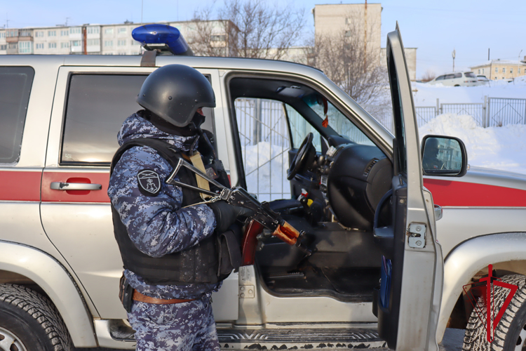 В Магадане росгвардейцы обезвредили условных террористов