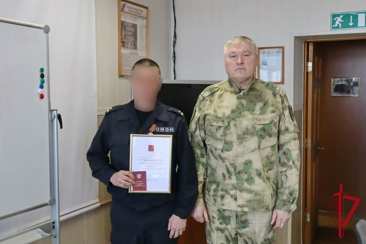 Магаданским росгвардейцам, проявившим мужество в зоне СВО, вручили госнаграды