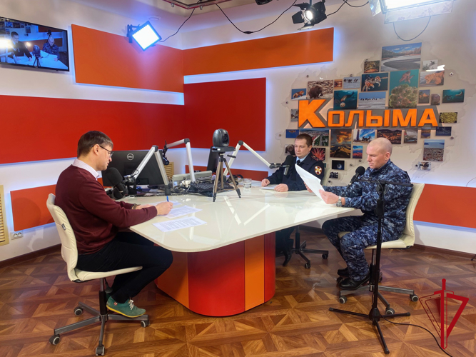 Офицеры вневедомственной охраны рассказали о работе подразделений в прямом эфире радио «Колыма»