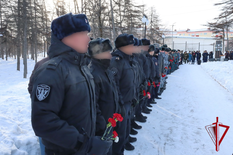 В Магадане росгвардейцы почтили память воинов, исполнявших служебный долг за пределами Отечества