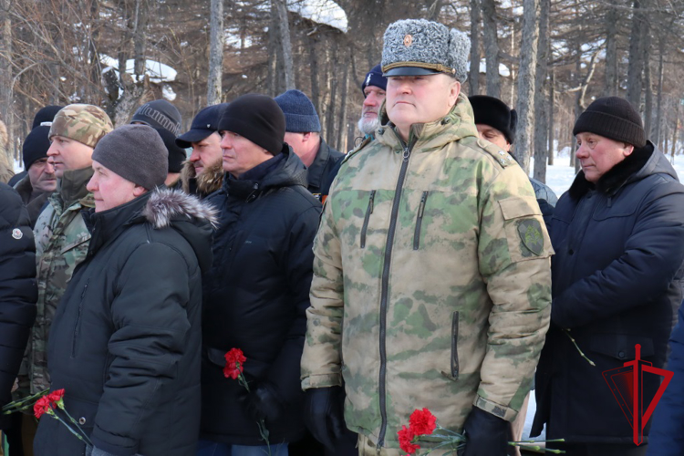 В Магадане росгвардейцы почтили память воинов, исполнявших служебный долг за пределами Отечества