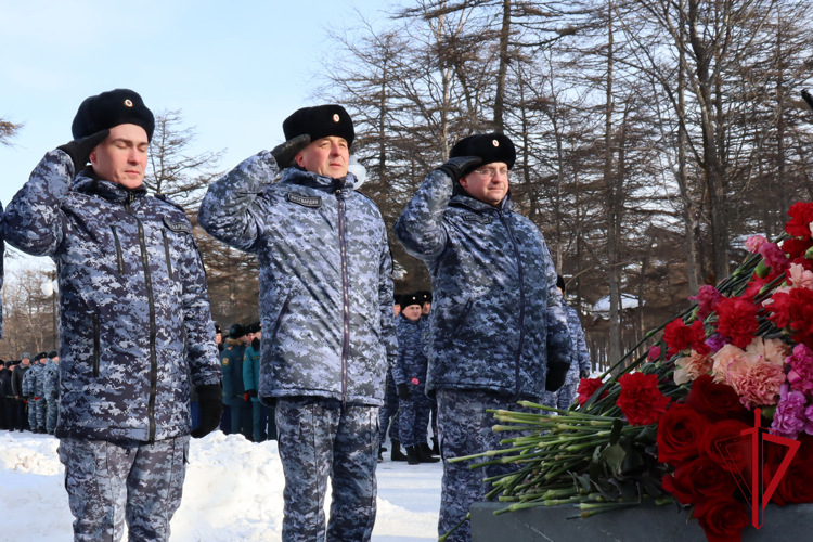 В Магадане росгвардейцы почтили память воинов, исполнявших служебный долг за пределами Отечества
