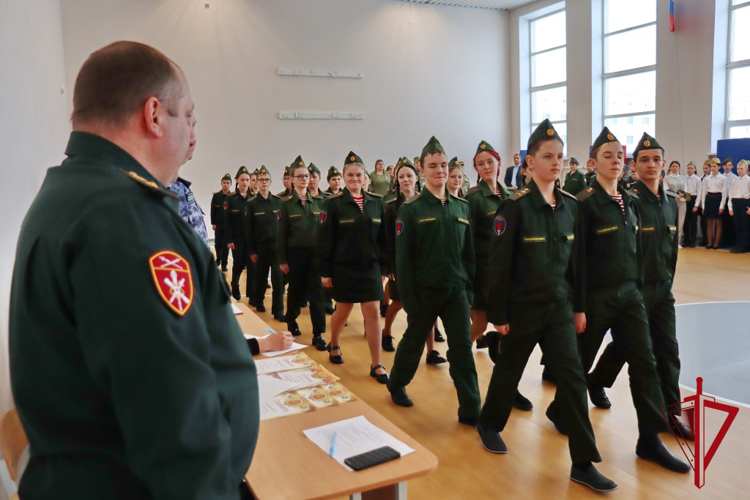 Учащиеся профильных классов Росгвардии приняли участие в конкурсе-смотре строя и песни