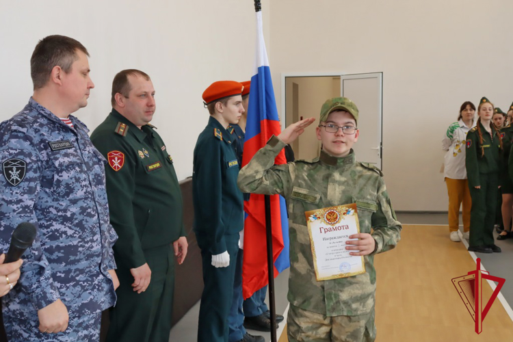 Учащиеся профильных классов Росгвардии приняли участие в конкурсе-смотре строя и песни
