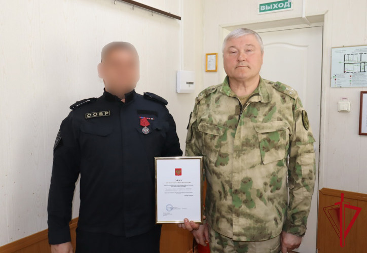 Магаданским росгвардейцам, отличившимся при выполнении боевых задач, вручили государственные награды