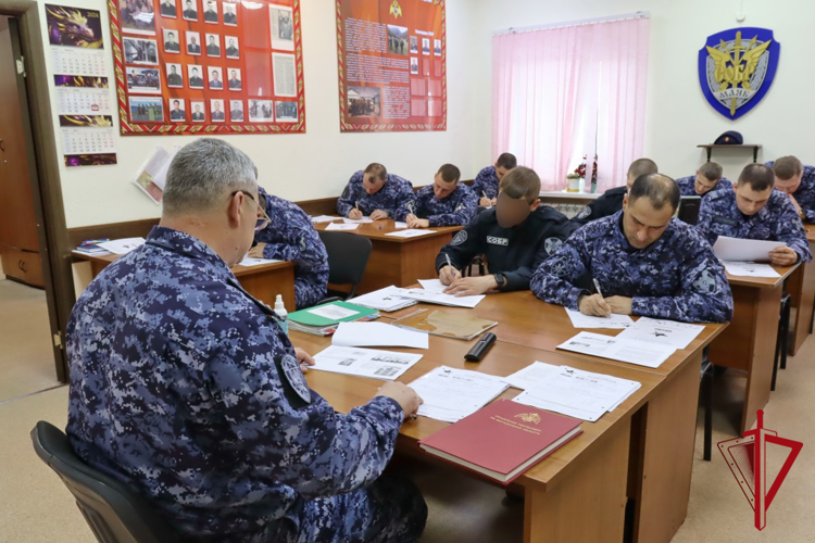Более 30 росгвардейцев написали «Диктант Победы» в Магадане