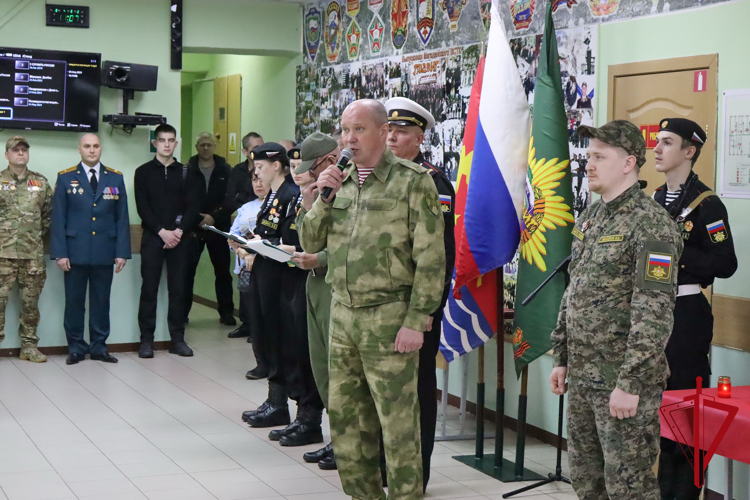В Магадане заместитель командующего Восточным округом войск национальной гвардии вручил орден Мужества семье погибшего участника СВО