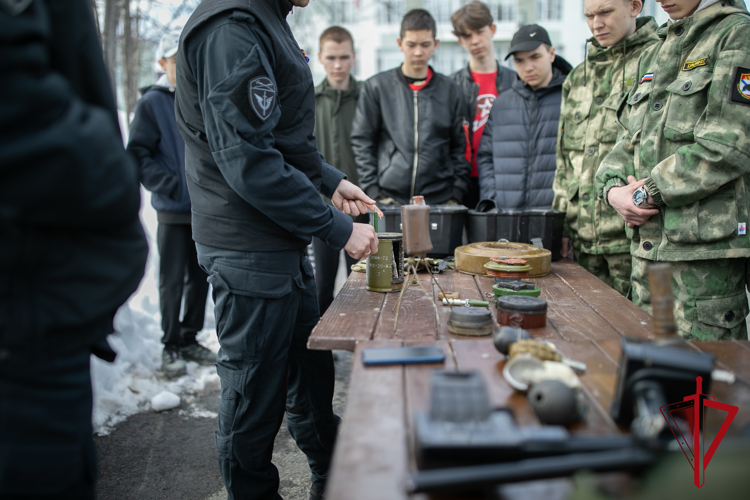 Юные росгвардейцы стали победителями регионального этапа игры «Зарница 2.0» в Магадане